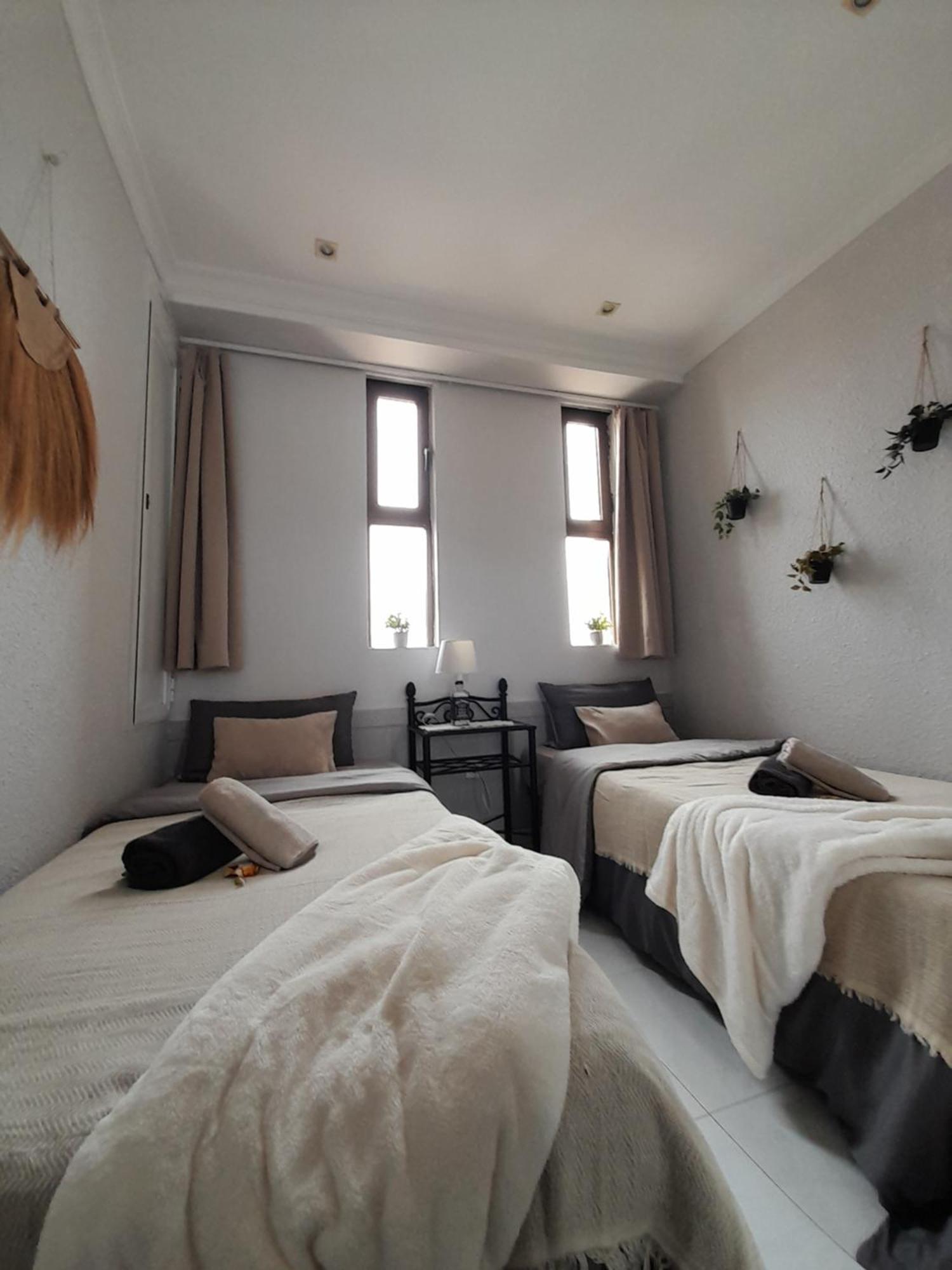 Apartment On The Harbor, First Line With Beautiful Sea View In 4 Star Hotel Фуeнхирола Екстериор снимка