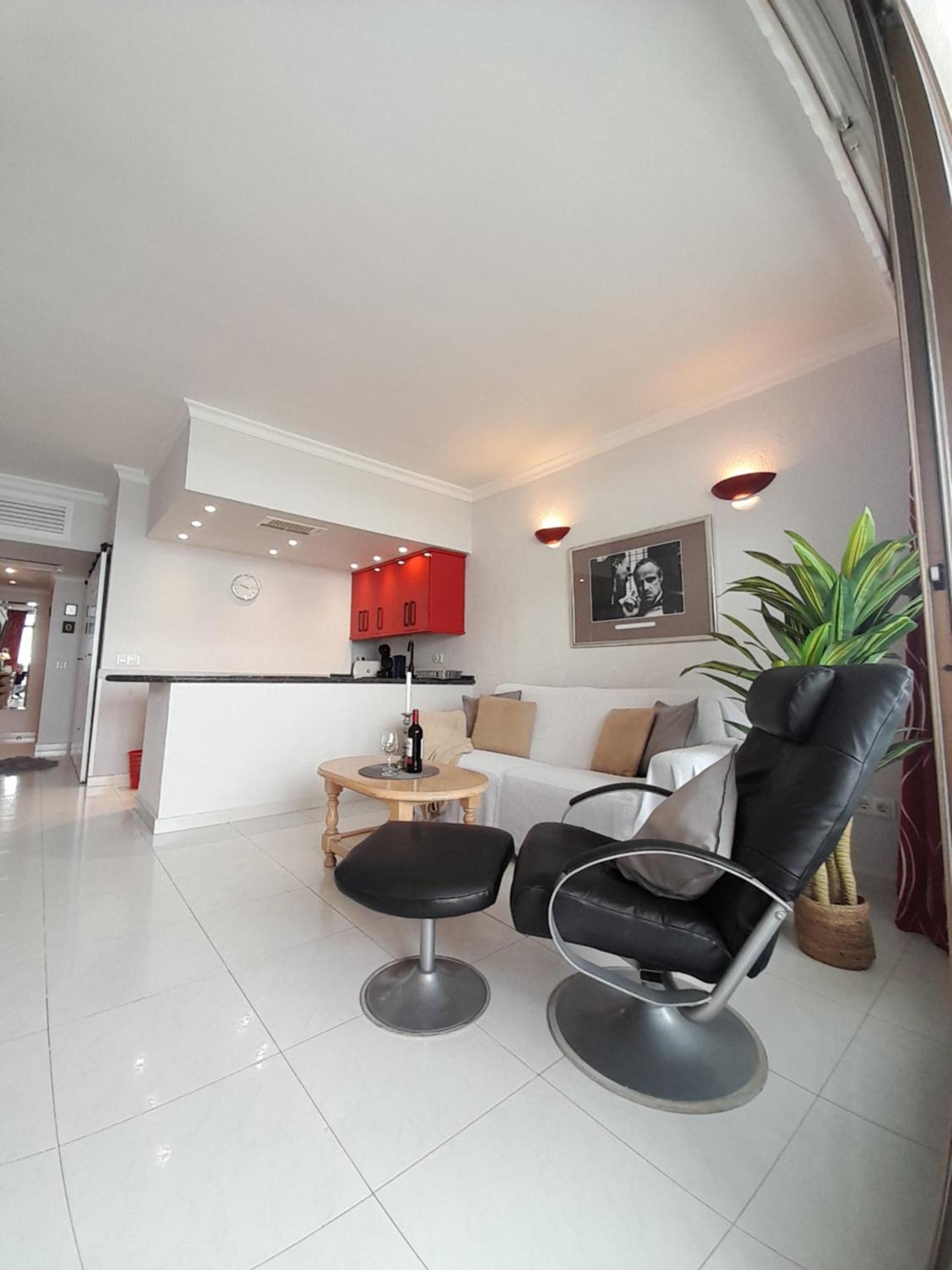 Apartment On The Harbor, First Line With Beautiful Sea View In 4 Star Hotel Фуeнхирола Екстериор снимка