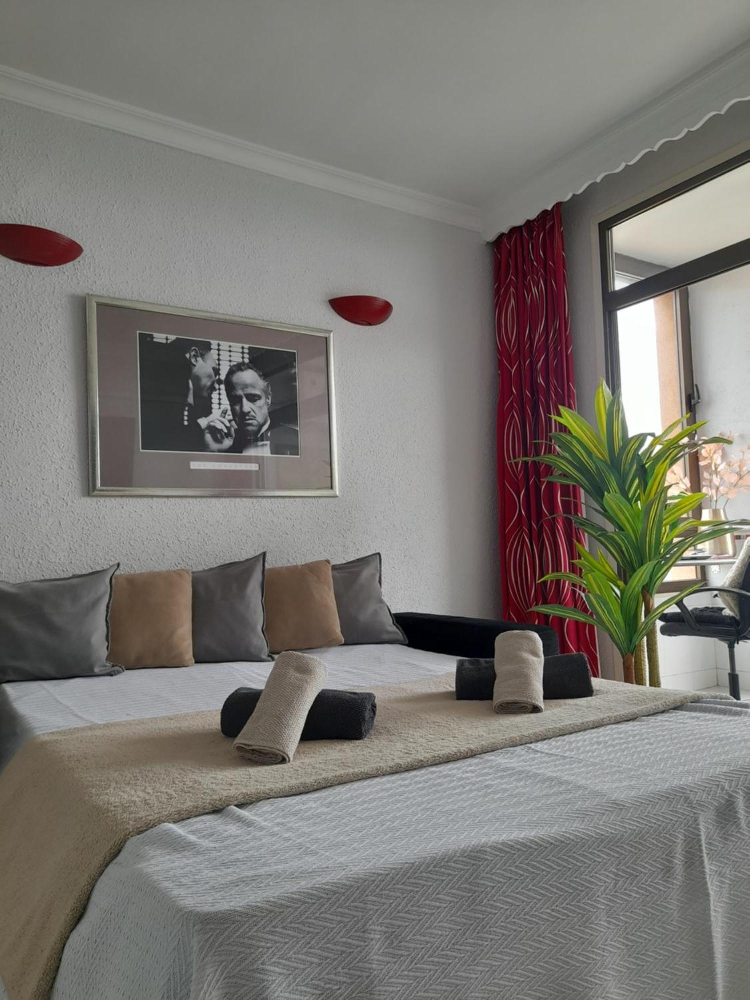Apartment On The Harbor, First Line With Beautiful Sea View In 4 Star Hotel Фуeнхирола Екстериор снимка